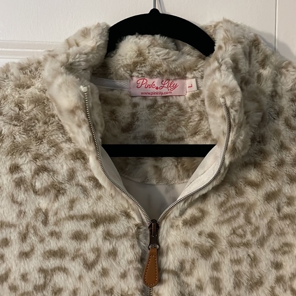 Pink lily leopard print pull over, size large - Picture 3 of 4